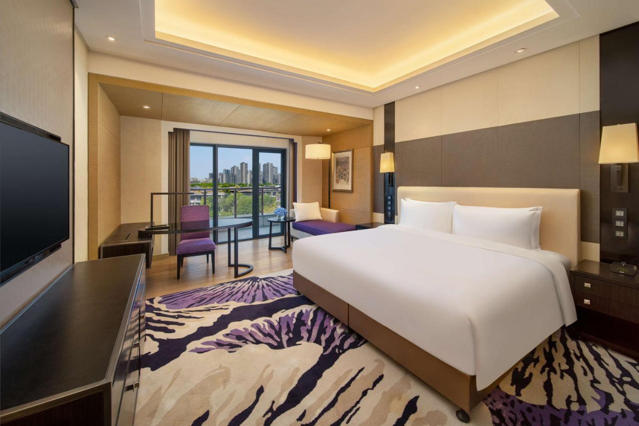 Radisson Blu Hotel Wuhan Etd Zone Экстерьер фото
