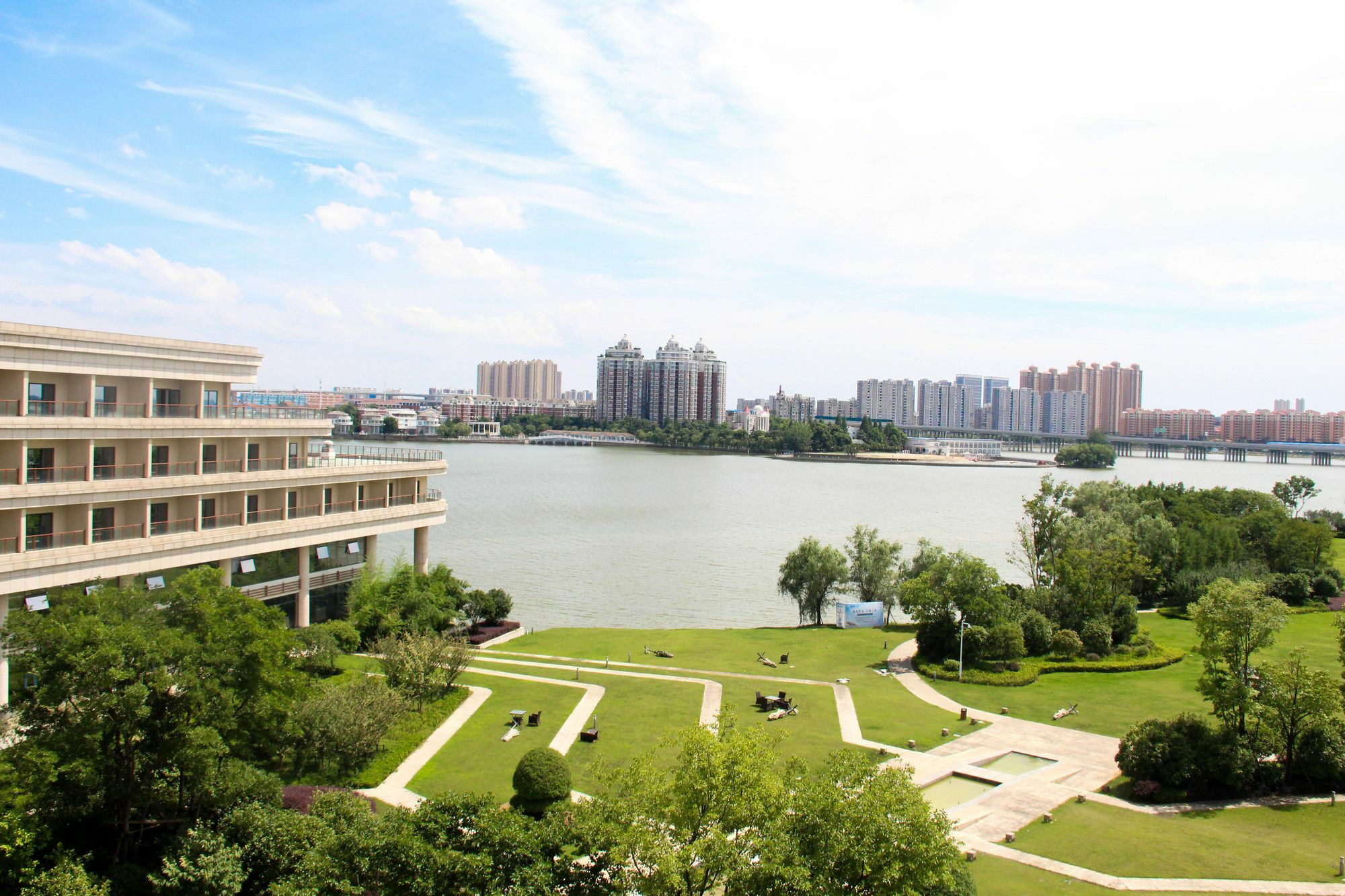 Radisson Blu Hotel Wuhan Etd Zone Экстерьер фото